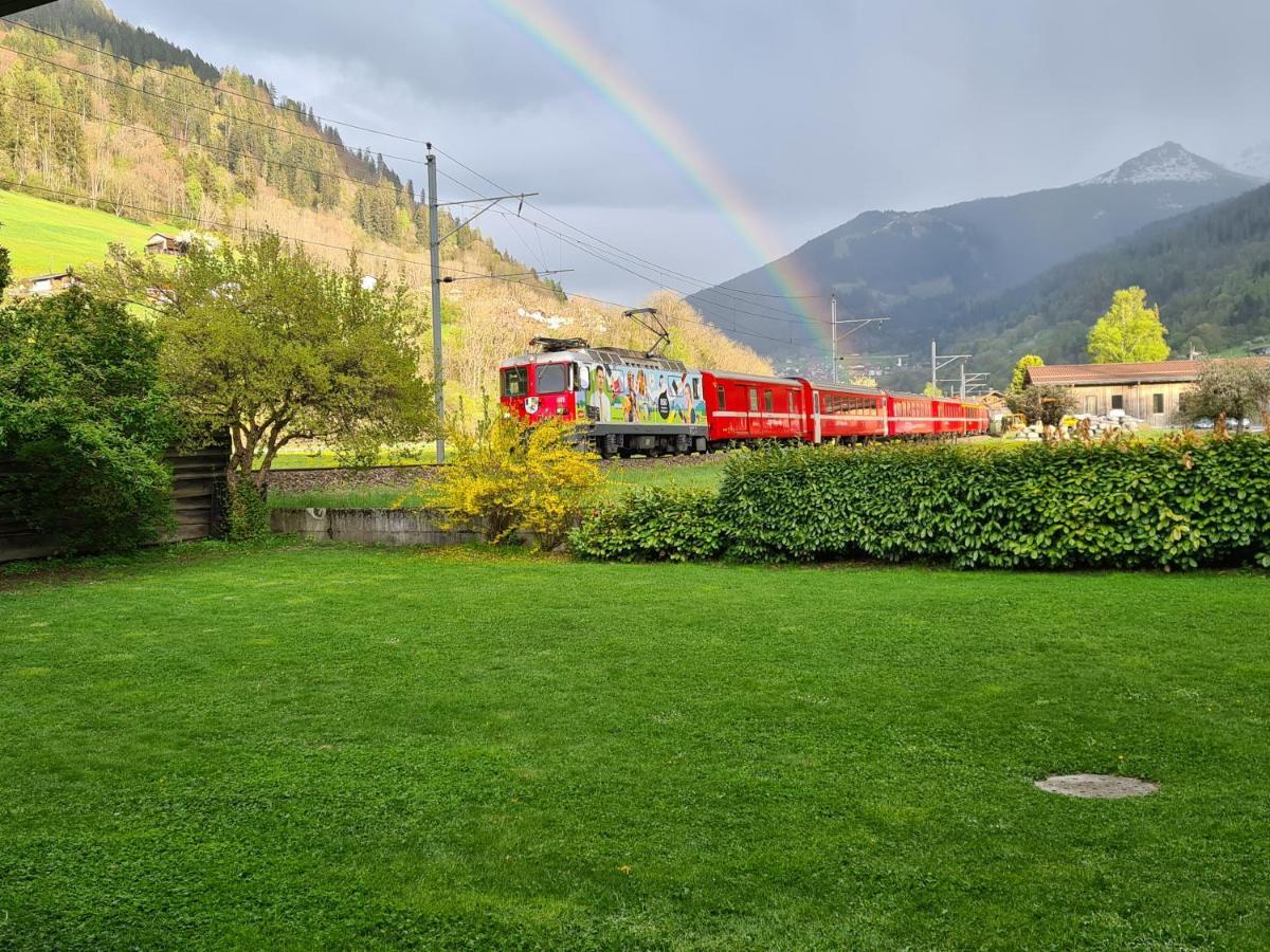 Schones Kleines Studio Mit Sitzplatz, Mitten Im Prattigau Jenaz Exteriör bild