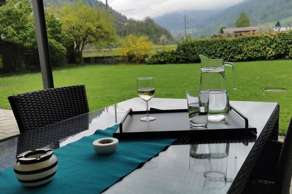 Schones Kleines Studio Mit Sitzplatz, Mitten Im Prattigau Jenaz Exteriör bild