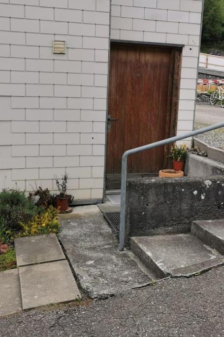 Schones Kleines Studio Mit Sitzplatz, Mitten Im Prattigau Jenaz Exteriör bild