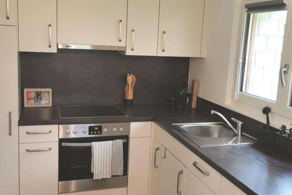 Schones Kleines Studio Mit Sitzplatz, Mitten Im Prattigau Jenaz Exteriör bild